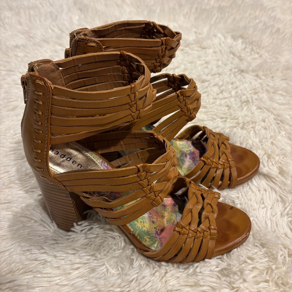 MADDEN GIRL *REVVY* BLOCK HEEL SANDALS COLOR~TAN SIZE 6 - Picture 10 of 10